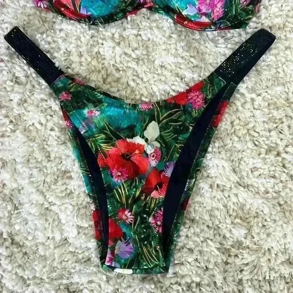 VS Victoria’s Secret Bombshell Swimsuit Bikini top xs bottoms m - Picture 7 of 10